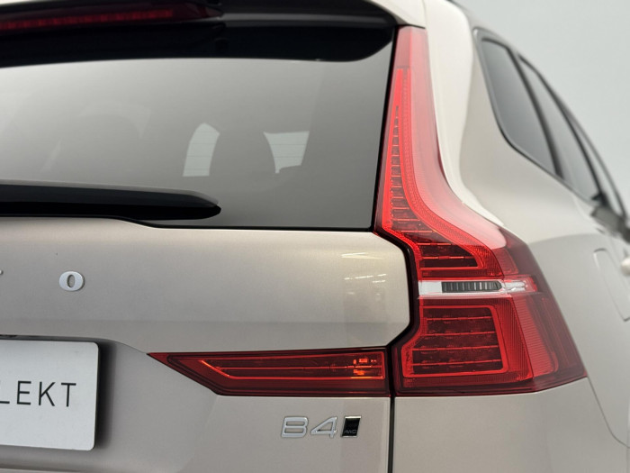 Volvo XC60 B4 AWD PLUS DARK AUT 1. maj.