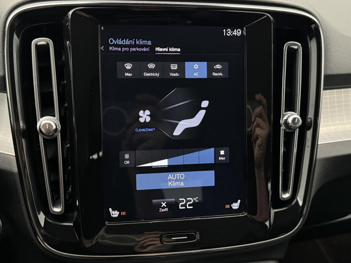Volvo XC40 B3 MOMENTUM PRO REZERVACE 2.0 Momentum