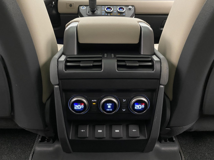 Land Rover Defender 110 P400 SE AWD AUT REZERVACE 3.0 SE