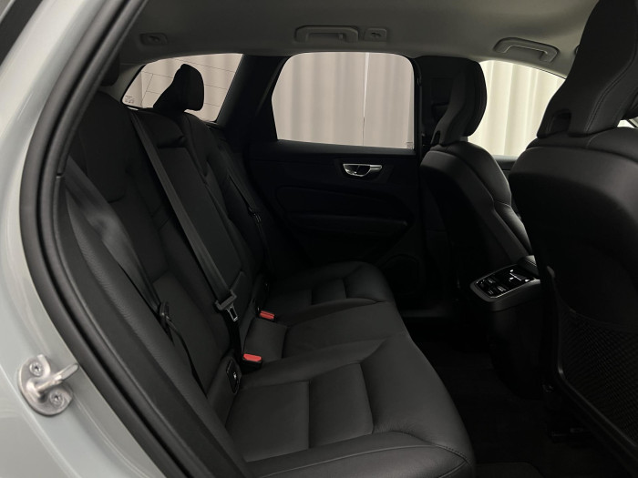 Volvo XC60 B4 AWD PLUS DARK AUT 1.maj.