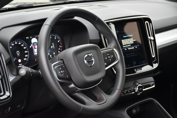 Volvo XC40 B4 MOMENTUM ADVANCED REZERVACE 2.0 Momentum