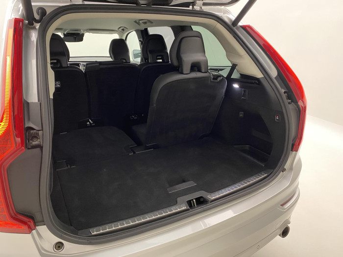 Volvo XC90 D5 AWD MOMENTUM AUT 7míst 2.0 d Momentum