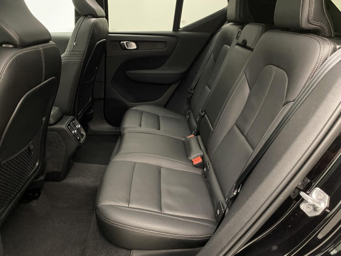 Volvo XC40 B5 AWD R-DESIGN AUT REZERVACE