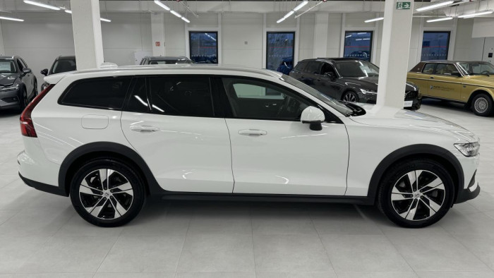 Volvo V60 CROSS COUNTRY REZERVACE
