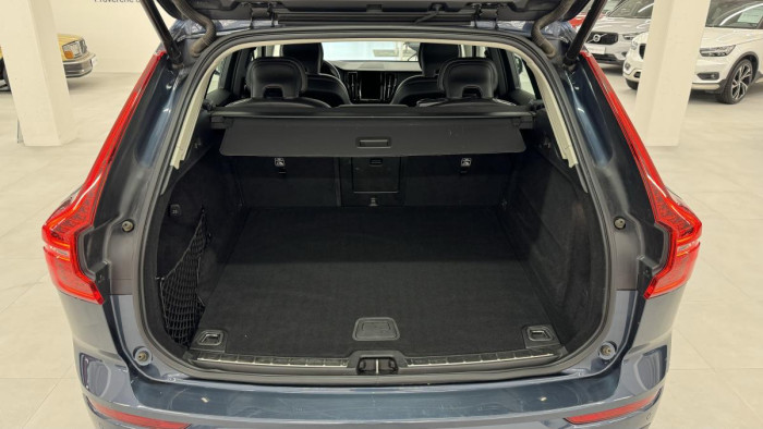 Volvo XC60 B4 AWD MOMENTUM AUT REZERVACE 2.0 Momentum