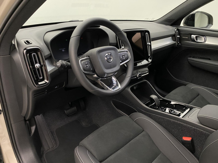 Volvo XC40 B3 AUT DARK PLUS