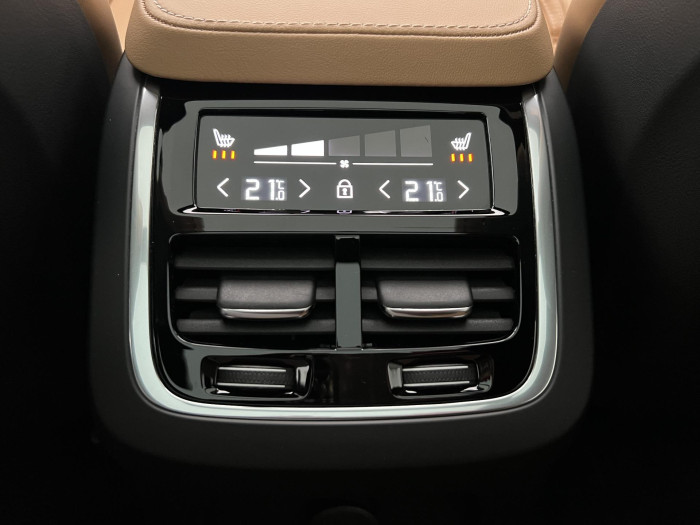 Volvo XC90 T8 AWD RECHARGE ULTRA DARK CZ