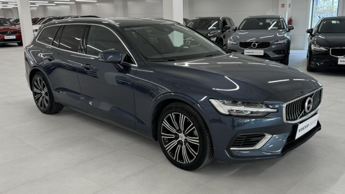 Volvo V60 T6 AWD RECHARGE AT REZERVACE 2.0 AT