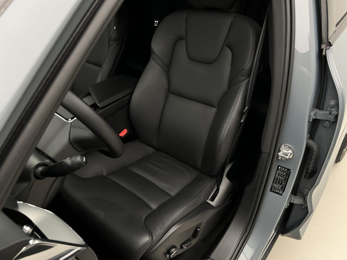 Volvo XC60 B4 AWD PLUS DARK AUT 1.maj.
