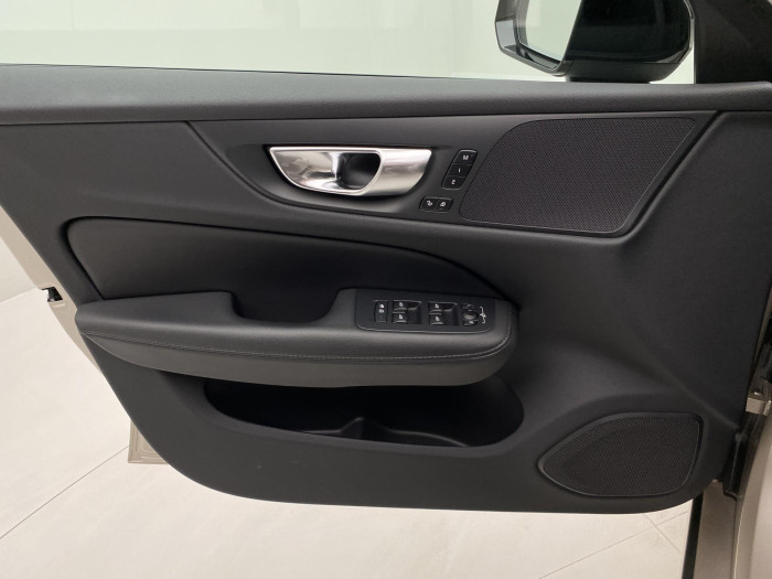 Volvo V60 B4 DARK PLUS AUT CZ