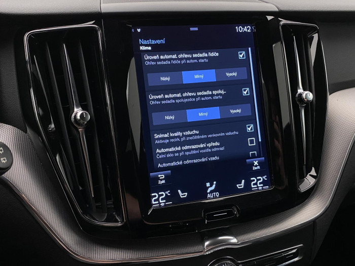 Volvo XC60 D4 AWD R-DESIGN AUT CZ 2.0 d