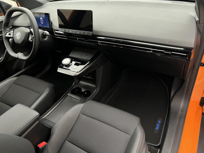 MG MG4 EV EXCLUSIVE 64 kWh CZ 1.maj. Exclusive
