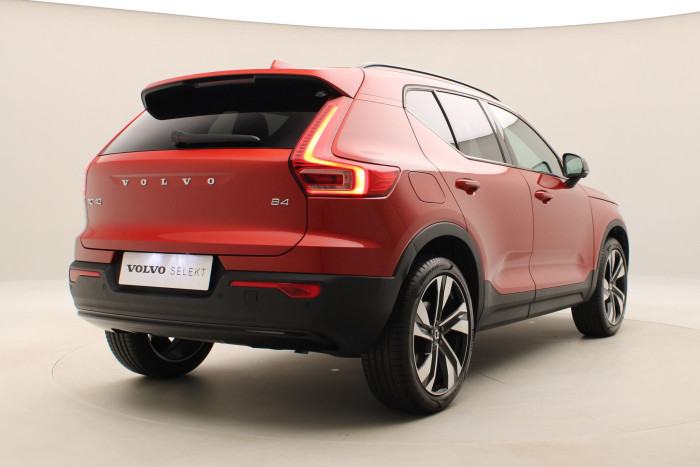 Volvo XC40 B4 DARK ULTRA AUT CZ 1.maj