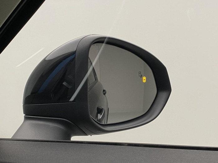 Lynk & Co 01 PHEV DCT AUT 1.maj. REZERVACE