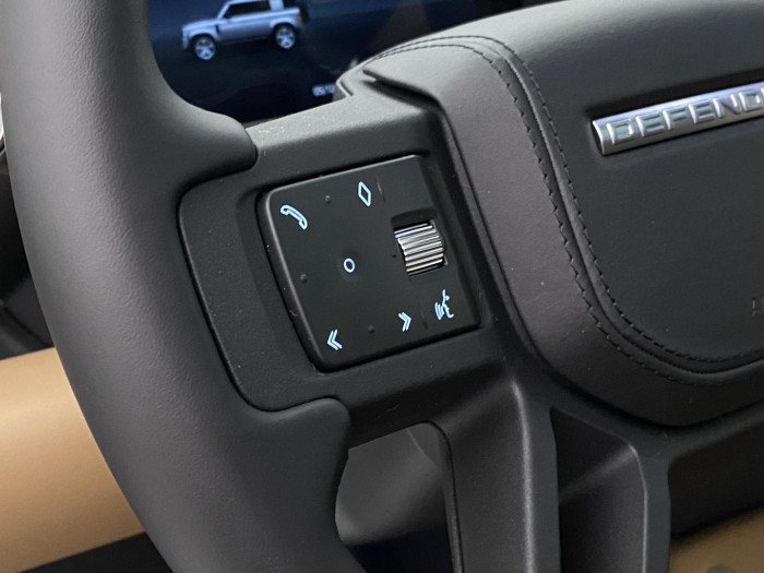 Land Rover Defender 110 D300 X AWD REZERVACE 3.0 d