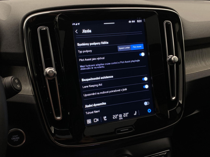 Volvo XC40 B4 AWD DARK ULTRA AUT CZ