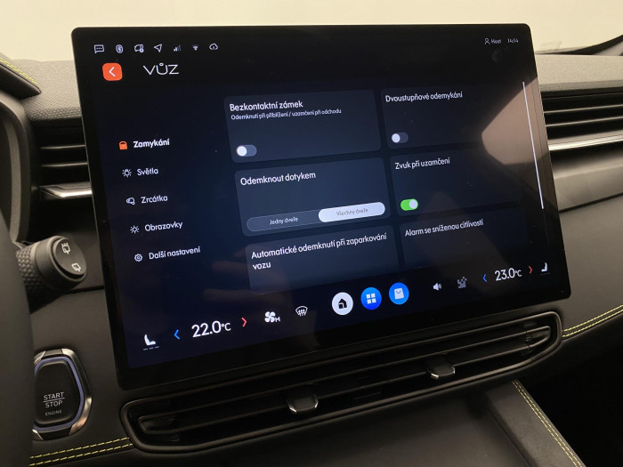 Lynk & Co 01 01 CORE PHEV