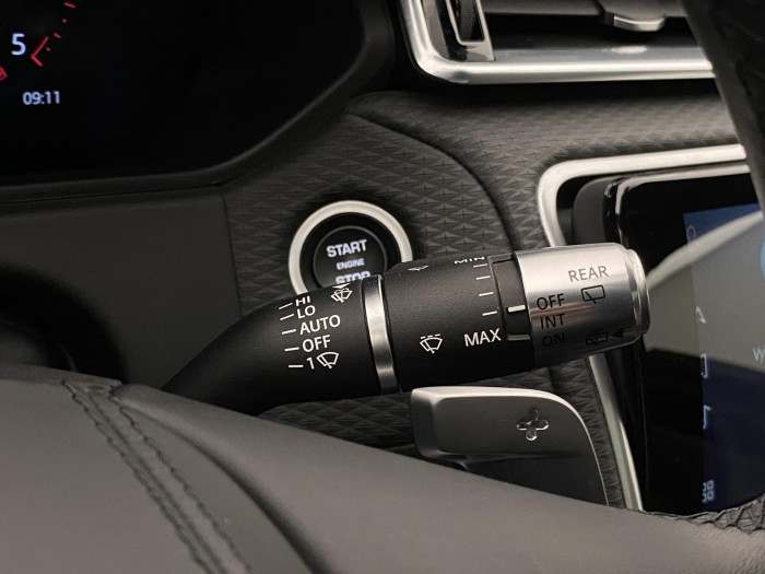 Land Rover Range Rover Velar D300 SE AWD AUT   REZERVACE 3.0 d SE