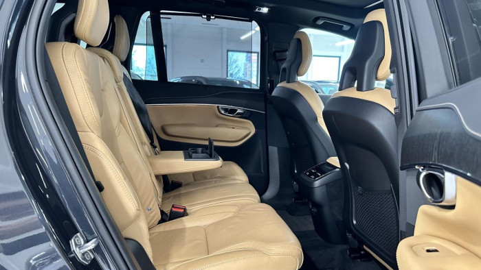 Volvo XC90 B5 AWD INSCRIPTION REZERVACE