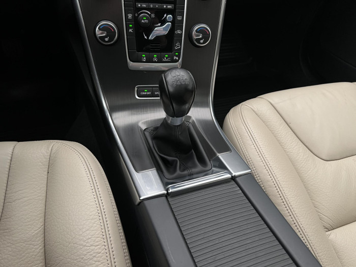 Volvo XC60 D4 AWD SUMMUM 2.4 d Summum