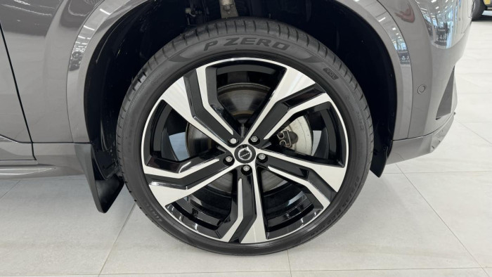 Volvo XC90 T8 AWD ULTIMATE DARK REZERVACE