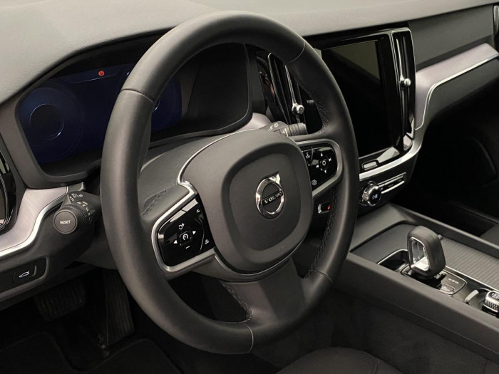 Volvo V60 CC B4 AWD MOMENTUM REZERVACE 2.0 CC CC Momentum