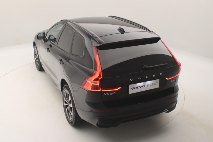 Volvo XC60 B4 AWD R-DESIGN REZERVACE