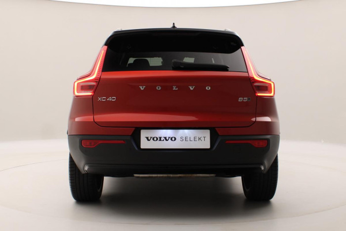 Volvo XC40 B5 AWD R-DESIGN REZERVACE