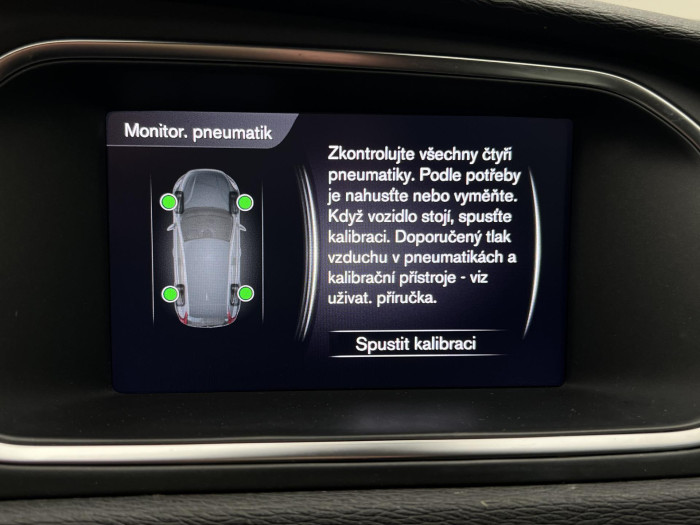 Volvo V40 T2 BLACK EDITION 1.maj. 2.0 Edition