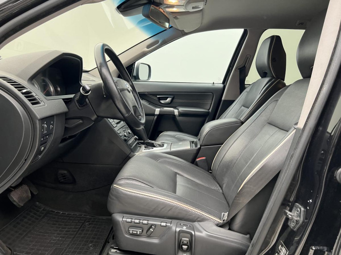 Volvo XC90 D5 AWD EXECUTIVE 7MÍSTNÁ AUT 2.4 d Executive