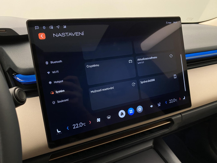 Lynk & Co 08 MORE PHEV