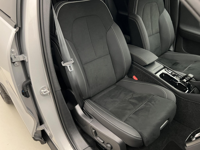 Volvo XC40 B3 ULTRA DARK AUT CZ 1.maj.