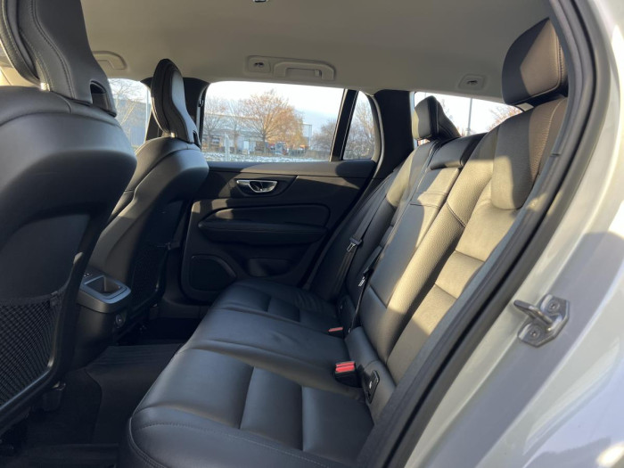 Volvo V60 CROSS COUNTRY B4 AWD Aut 1.maj