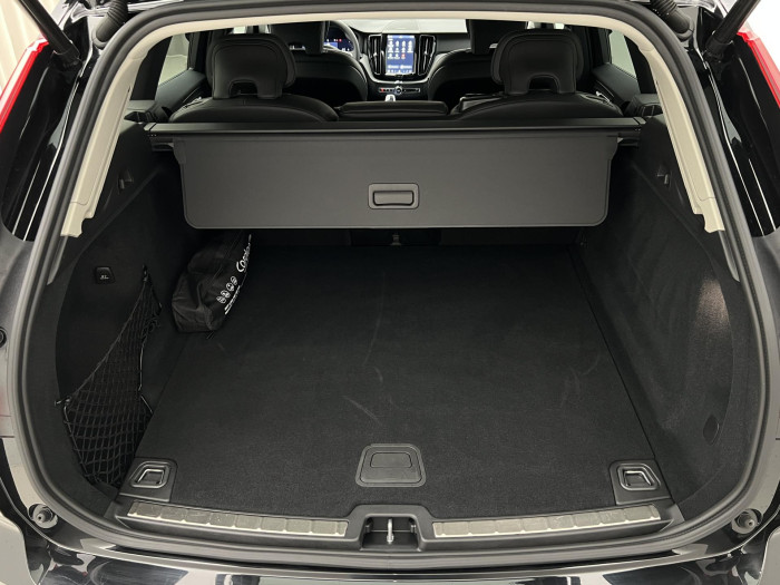 Volvo XC60 B5 AWD PLUS DARK AUT 1.maj.