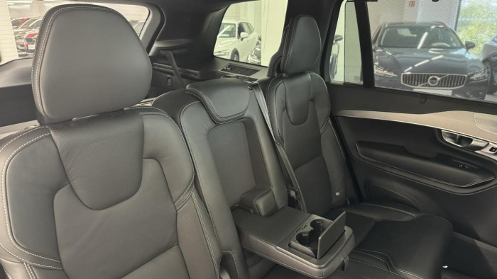 Volvo XC90 B5 AWD ULTIMATE DARK REZERVACE