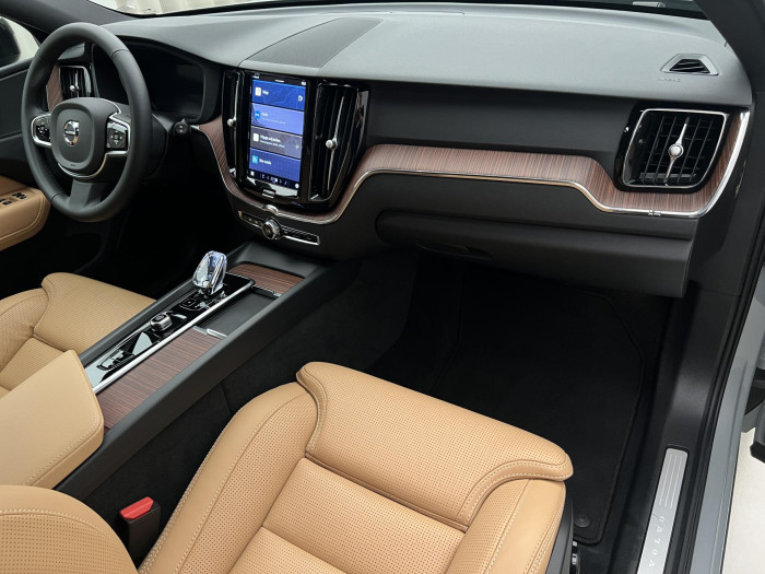 Volvo XC60 B4 AWD PLUS DARK AUT CZ