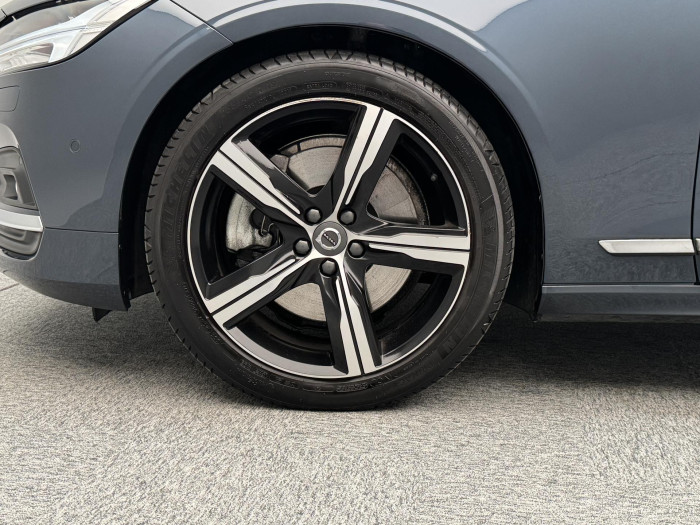 Volvo V90 B6 AWD ULTIMATE REZERVACE