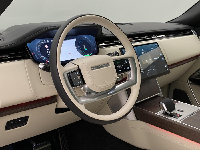 Land Rover Range Rover P550e AUTOBIOGRAPHY SWB