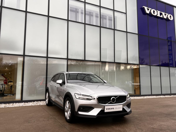 Volvo V60 CROSS COUNTRY B4 AWD Aut 1.maj