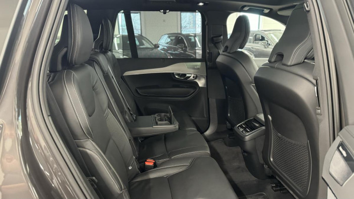 Volvo XC90 B5 AWD ULTIMATE DARK REZERVACE