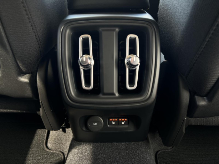 Volvo XC40 B4 AWD MOMENTUM Aut REZERVACE 2.0 Momentum