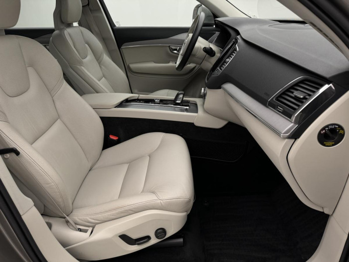 Volvo XC90 B5 AWD MOMENTUM REZERVACE 2.0 Momentum