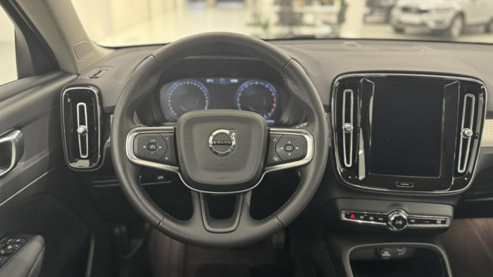 Volvo XC40 B4 AWD MOMENTUM REZERVACE 2.0 Momentum