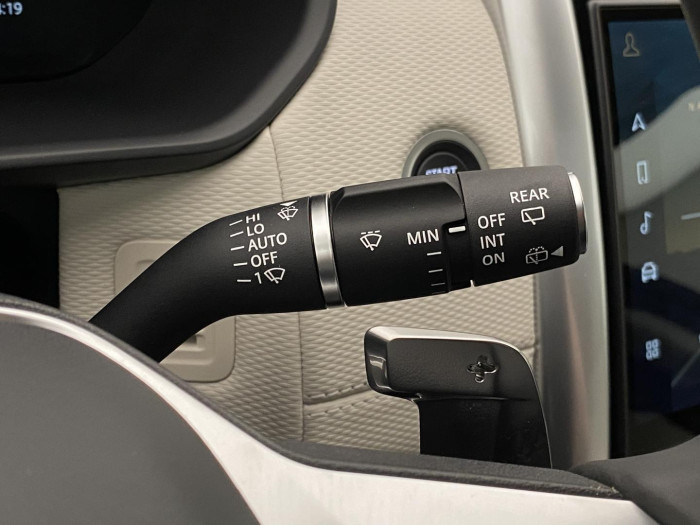 Land Rover Discovery D350 DYNAMIC SE AWD REZERVACE 3.0 d Dynamic SE