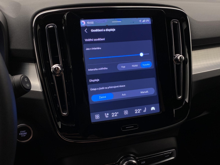 Volvo XC40 B3 DARK PLUS AUT CZ