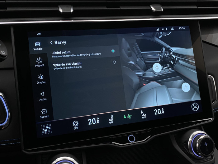 Lynk & Co 01 PHEV DCT AUT 1.maj REZERVACE