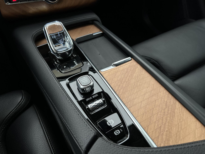 Volvo XC90 B5 AWD INSCRIPTION 7MÍSTNÁ AUT