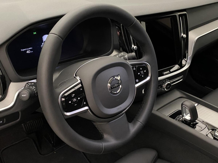 Volvo V60 CC B4 AWD PLUS AUT REZERVACE 2.0 CC CC Plus