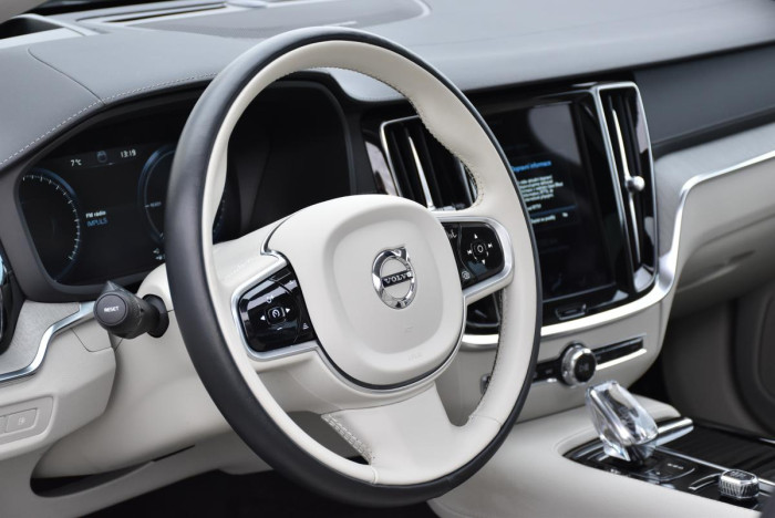 Volvo V60 T6 AWD RECHARGE REZERVACE