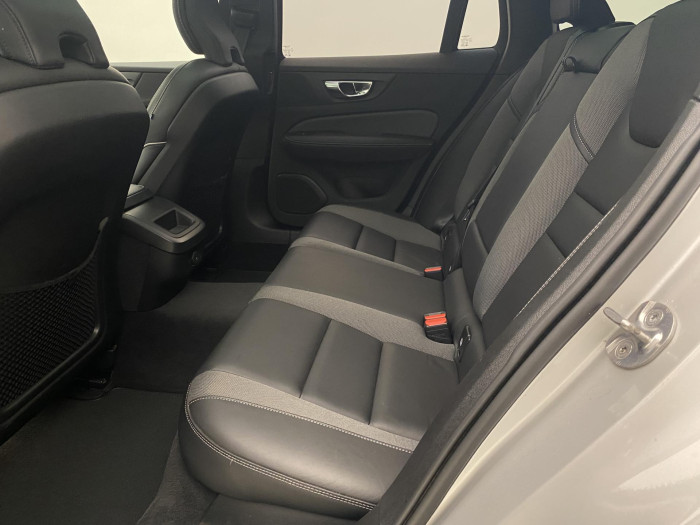 Volvo V60 B4 R-DESIGN AUT